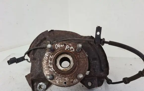 Hyundai Getz Front wheel hub spindle knuckle