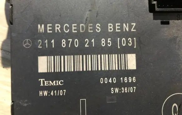 Mercedes-Benz E W211 Door control unit/module 2118702185 00401696 A2118702185