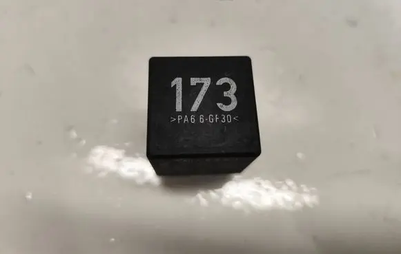 Volkswagen PASSAT B5 Other relay 3A0941589