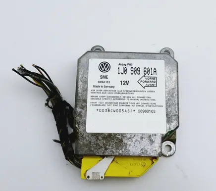 Audi A3 S3 8L Airbag control unit/module 1J0909601A