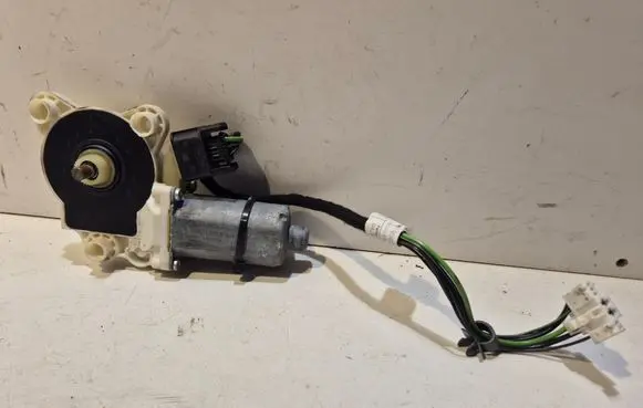 Mercedes-Benz E W211 Front door window regulator motor A2118202942 0130821970