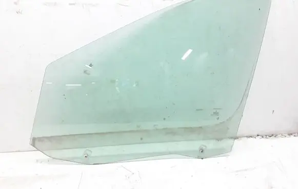 Mercedes-Benz Vaneo W414 Front door window glass four-door