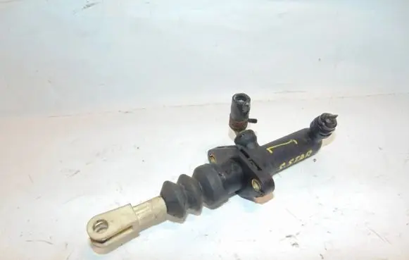 Mitsubishi Space Star Clutch master cylinder MR911227 30652169
