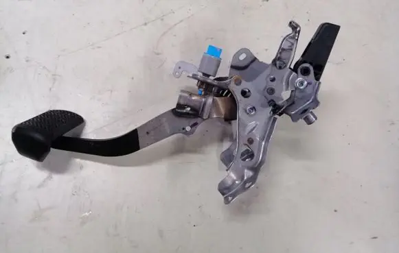 Toyota Yaris Cross Clutch pedal XM15A