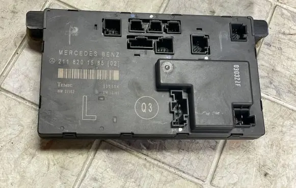 Mercedes-Benz E W211 Door control unit/module 2118201585