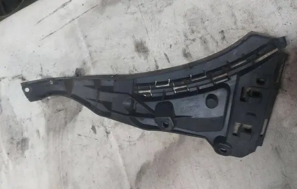 Volvo XC90 Front bumper mounting bracket 08620563