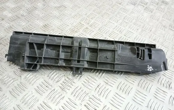 BMW 1 E82 E88 Radiator mount bracket 7524912