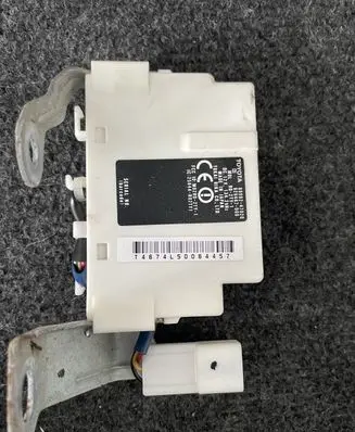 Toyota Prius (XW20) Door central lock control unit/module 8999247020