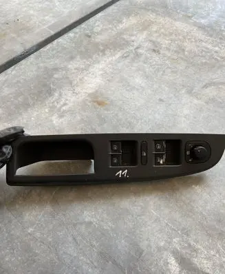 Volkswagen Golf IV Front door window switch trim 1K4868049C