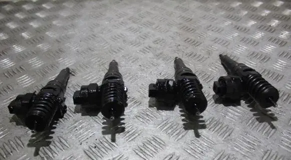 Volkswagen Golf IV Fuel injector 038130073
