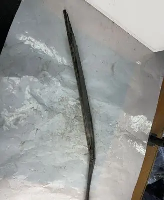 Front wiper blade arm