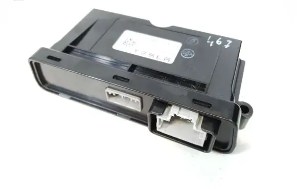 Tesla Model S Hand brake control module 1007618-00-J 1007618-00-E