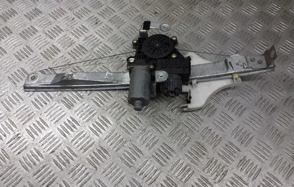 Ford Mondeo Mk III Front door electric window regulator 0130821773