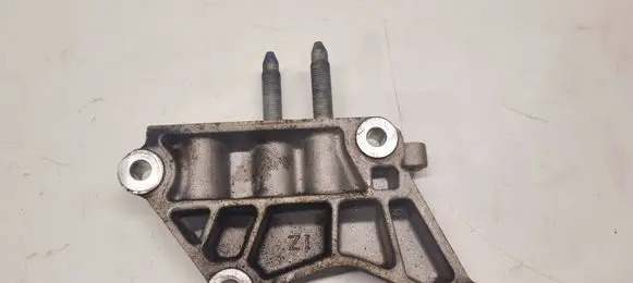 Hyundai Tucson TL Engine mounting bracket 216702F010