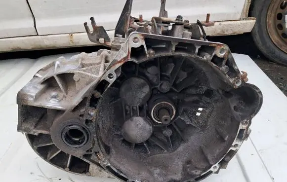 KIA Carnival Manual 6 speed gearbox