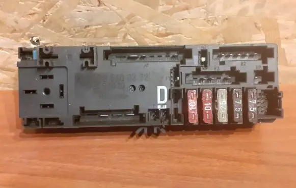 Mercedes-Benz E W210 Fuse box set A0005400372 1393