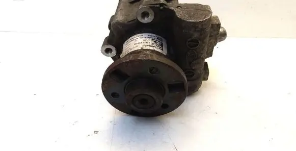 BMW 5 E60 E61 Power steering pump 677732101