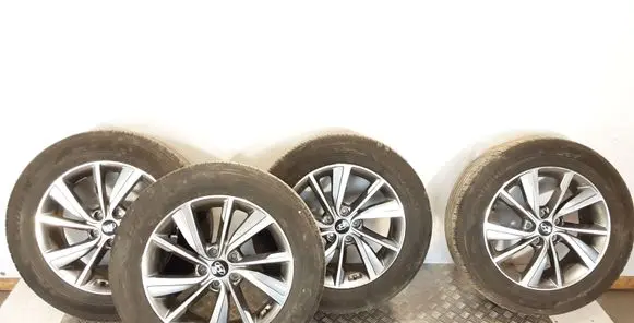 Hyundai Santa Fe R18 alloy rim 