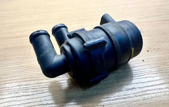 Volkswagen Touareg II Electric auxiliary coolant/water pump 7L0965561J