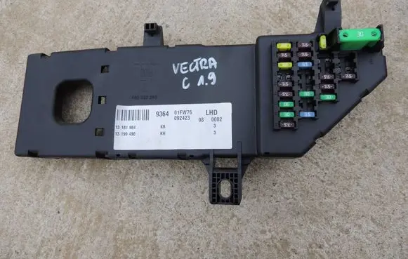 Opel Vectra C Fuse module 13181984 460023280 13199490