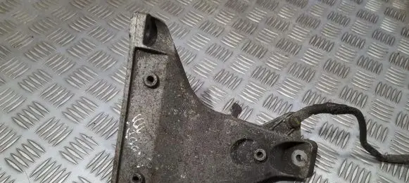 Volkswagen PASSAT B5 Engine mounting bracket 8D0199308AG