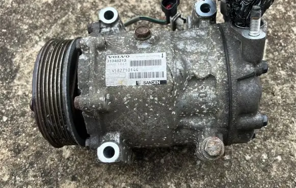 Volvo V60 Air conditioning (A/C) compressor (pump) 31348213
