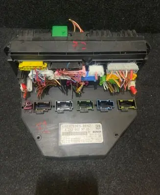 Mercedes-Benz C W204 Fuse module A2129009705 A2125451201 A2129028002