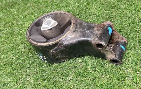 Chevrolet Cruze Engine mount bracket 13248630