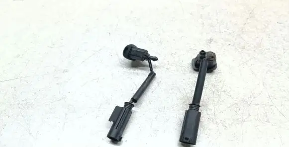 BMW 5 E60 E61 Windshield washer spray nozzle 7132969
