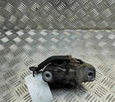 Volvo V70 Engine mount bracket 30748173 31330138