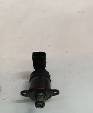BMW 5 E60 E61 Fuel pressure regulator 8061