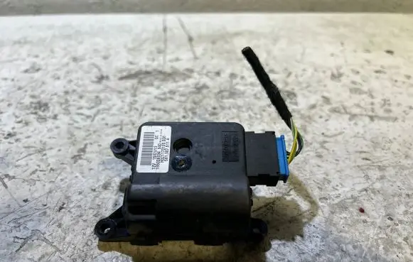 Volkswagen PASSAT B7 USA Air flap motor/actuator 561907511A 185006024 H021170120008