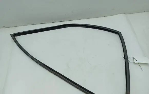 Jaguar XJ X300 Rubber seal front door window/glass 