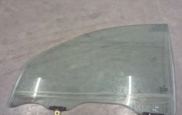 Mitsubishi L200 Front door window glass four-door