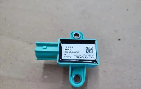 Audi A4 S4 B8 8K Airbag deployment crash/impact sensor 8K0955557C