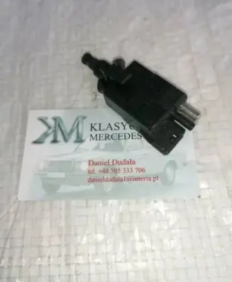 Mercedes-Benz E W124 Brake pedal sensor switch 0005457709
