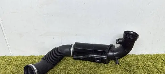 BMW 1 F40 Intake resonator 13718693166 8693166