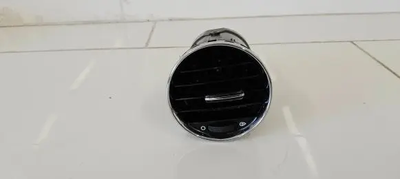 Peugeot 308 Dash center air vent grill 305038 Y05190V