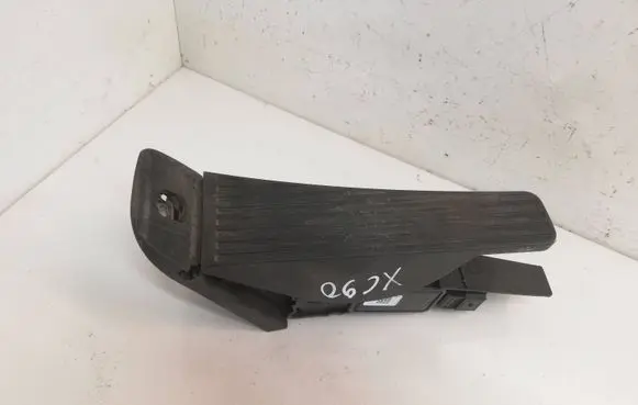 Volvo XC90 Accelerator throttle pedal 32212451 045813