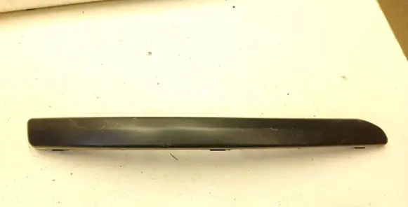 Front bumper splitter molding