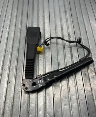 BMW 4 F32 F33 Front seatbelt buckle 7261946 34098857D 2B32718