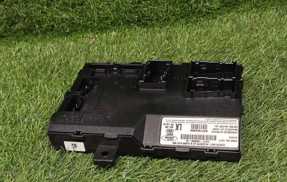 Ford Fiesta Comfort/convenience module AV1T15K600LK F005V0157