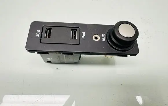 Jaguar XF X250 AUX in-socket connector A2C5336865900 AW9319C166AA T1104241305