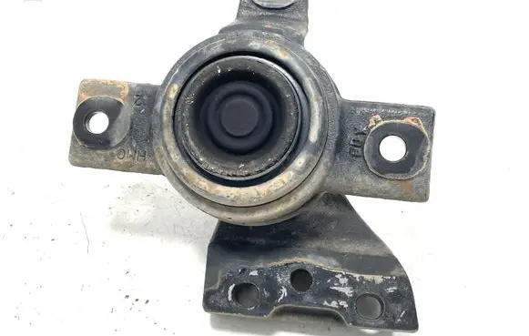 KIA Sorento Engine mount bracket
