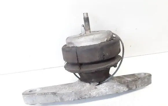 Volvo C70 Engine mount bracket 30778953