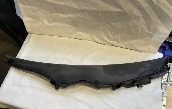 Mercedes-Benz C W203 Wiper trim 2038300813