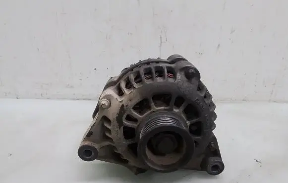 Opel Zafira A Generator/alternator 10479955