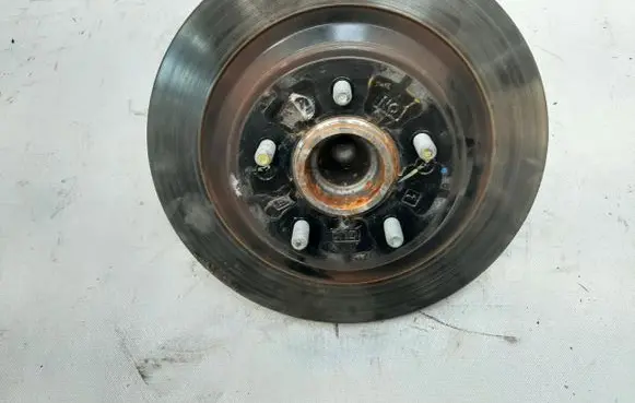 Rear wheel hub