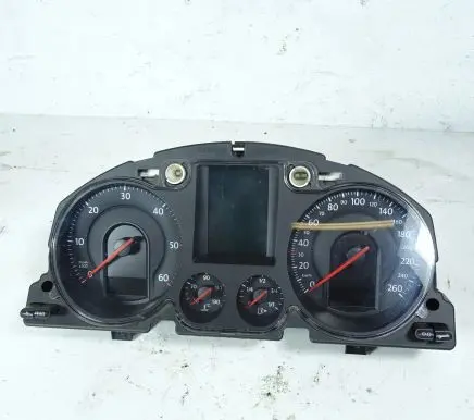 Volkswagen PASSAT B6 Speedometer (instrument cluster) 3C0920871