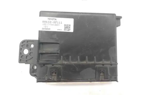 Toyota Verso-S Other devices 886500F111